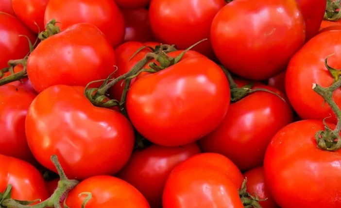 Soñar con tomates : 49 escenarios y significados