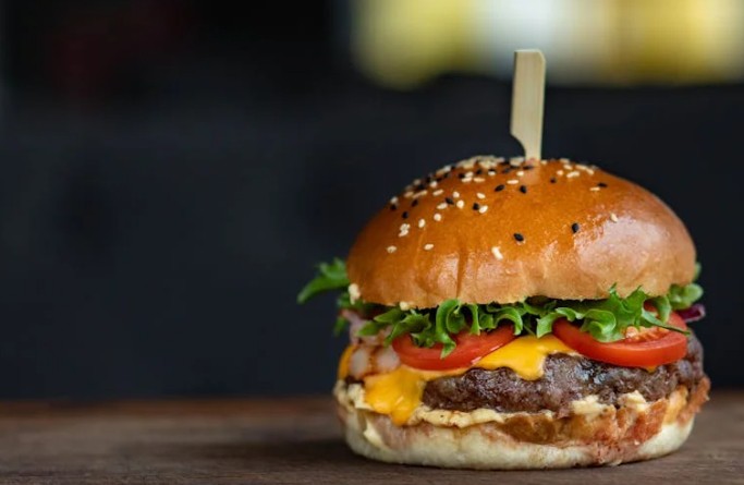 Soñar con hamburguesas : 41 escenarios y significados