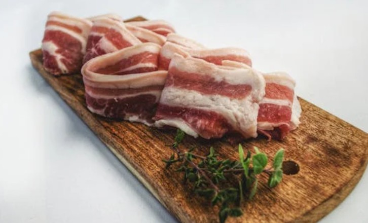 Soñar con tocino : 50 escenarios y significados