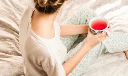 Soñar con beber té : 47 escenarios y significados