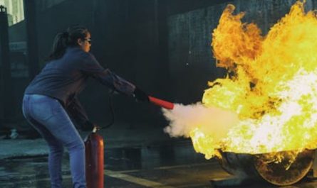 Soñar con extintor de incendios : 37 escenarios y significados