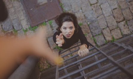 Soñar con escalera : 35 escenarios y significados
