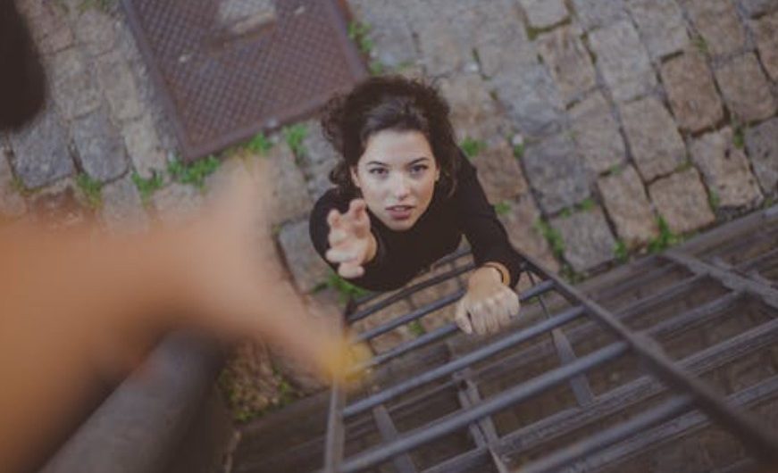 Soñar con escalera : 35 escenarios y significados