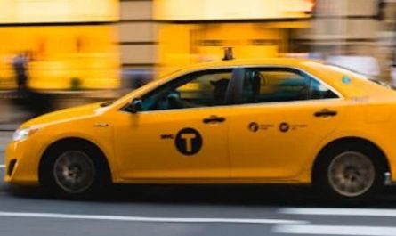 Soñar con taxi : 44 escenarios y significados