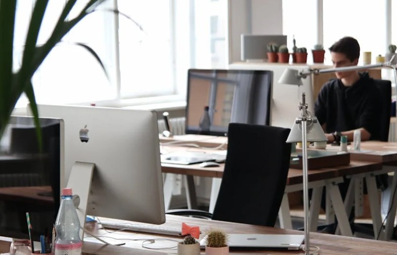 soñar con una oficina : 42 escenarios y significados