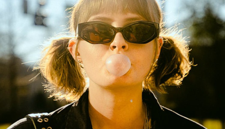 Soñar con chicle : 33 escenarios y significados