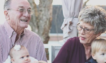 Soñar con personas mayores : 32 escenarios y significados