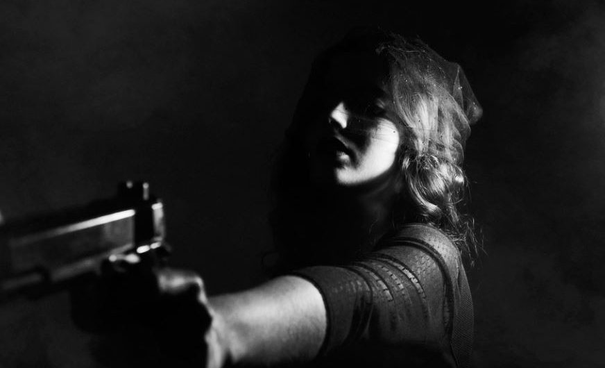 Soñar con recibir un disparo : 16 escenarios y significados