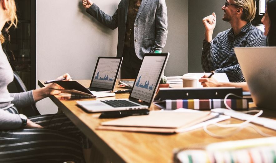 Soñar con un ex empleador : 16 escenarios y significados