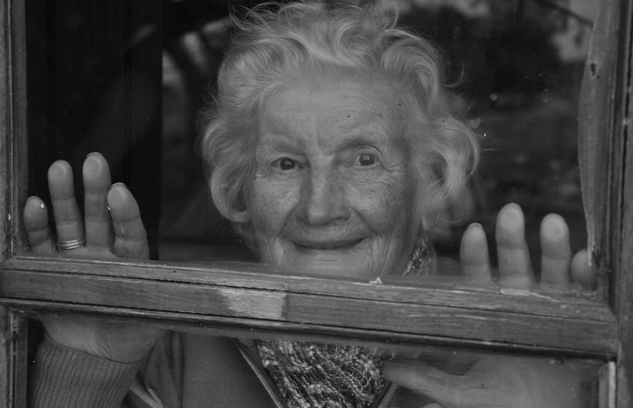 Soñar con una abuela enferma : 8 escenarios y significados