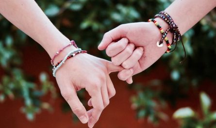 Soñar con promesas : 10 escenarios y significados