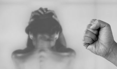 Soñar con ser chantajeado : 14 escenarios y significados