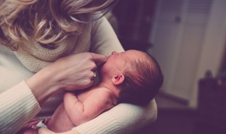 Soñar con amamantar : 10 escenarios y significados