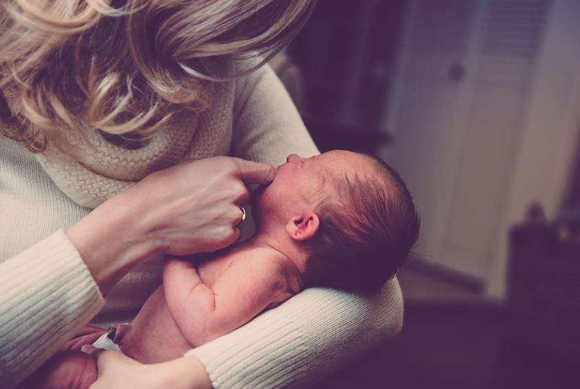 Soñar con amamantar : 10 escenarios y significados