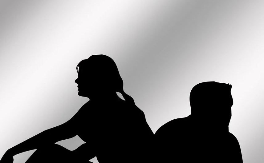 Soñar con una amiga que acaba de romper con su novio : 12 escenarios y significados