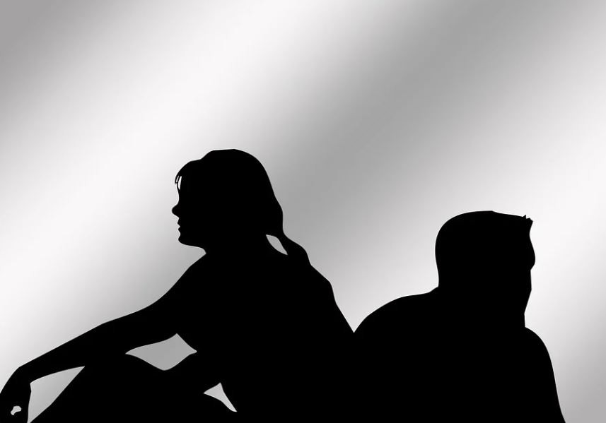 Soñar con una amiga que acaba de romper con su novio : 12 escenarios y significados