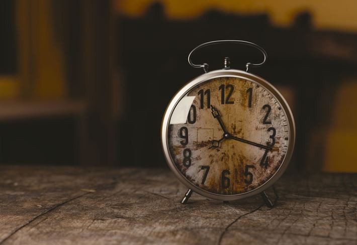 Soñar con un despertador : 9 escenarios y significados