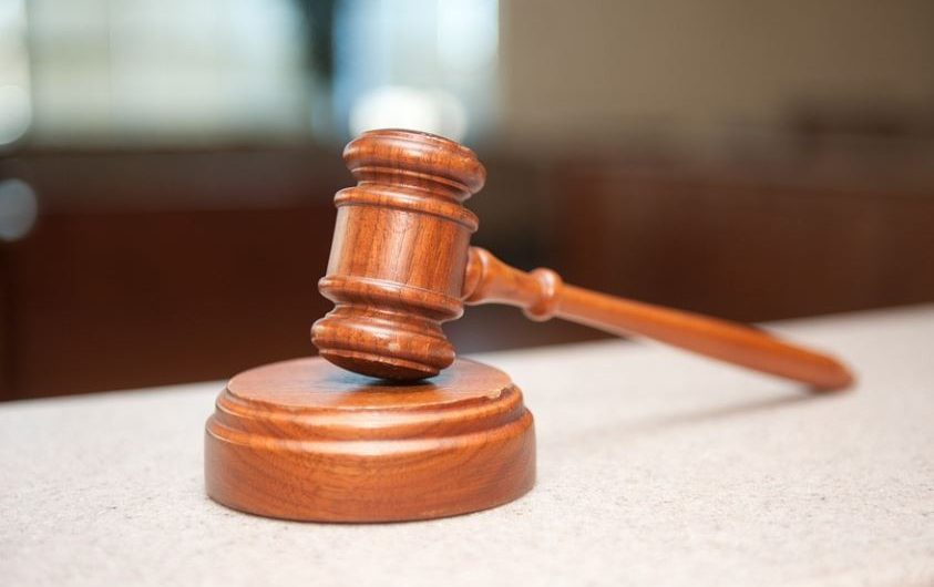 Soñar con un juez : 9 escenarios y significados