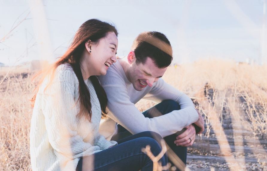 Soñar con sonreír : 19 escenarios y significados