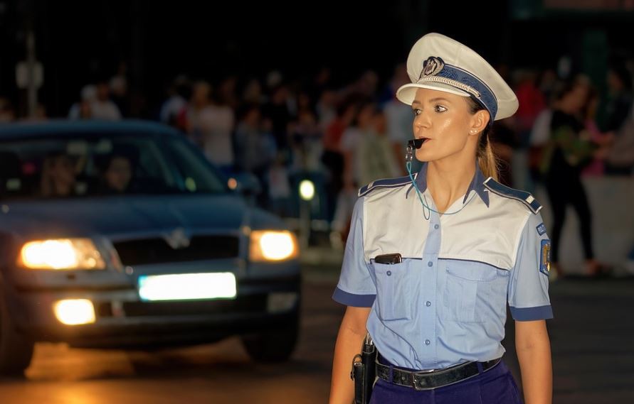 Soñar con silbar : 15 escenarios y significados