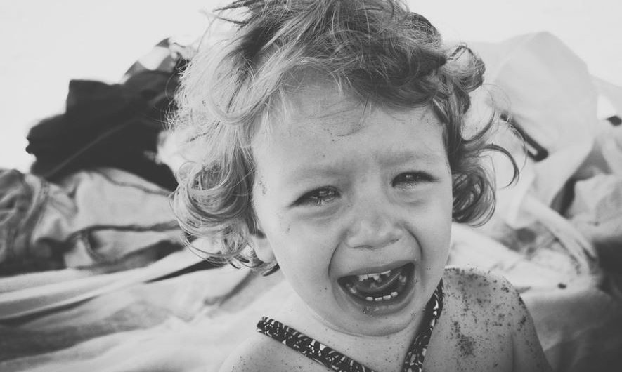 Soñar con un bebé llorando : 8 escenarios y significados