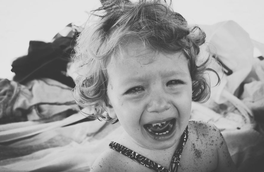 Soñar con un bebé llorando : 8 escenarios y significados