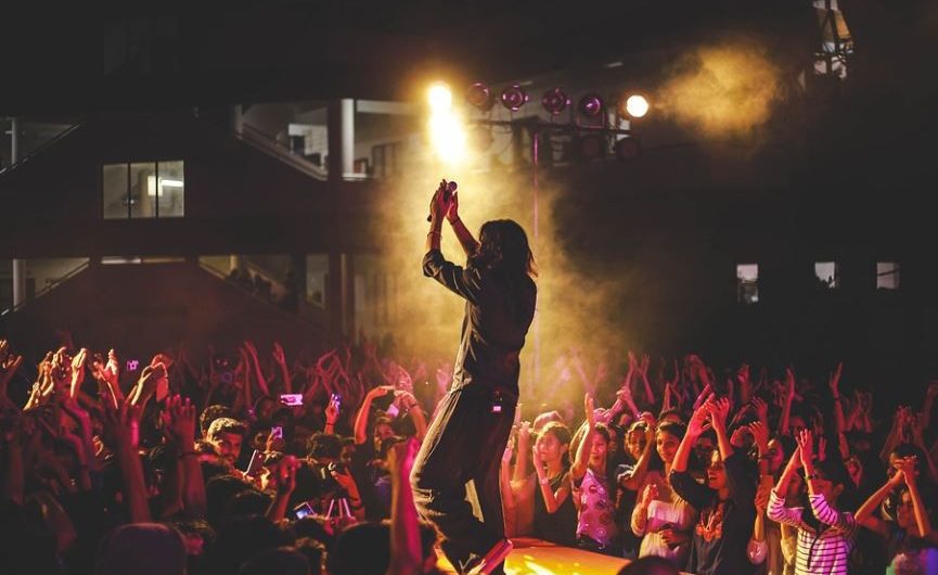 Soñar con famosos : 15 escenarios y significados