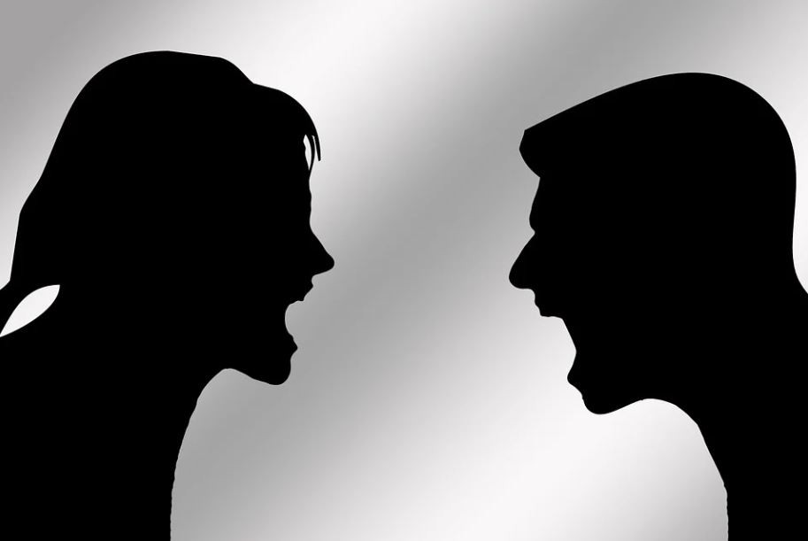 Soñar con hacer un juramento : 10 escenarios y significados