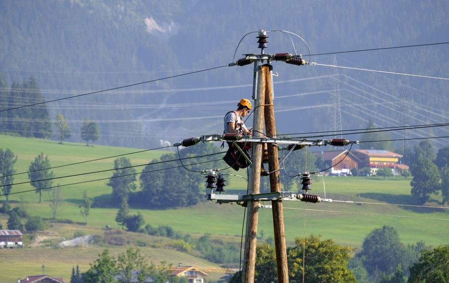 Soñar con postes telefónicos : 5 escenarios y significados