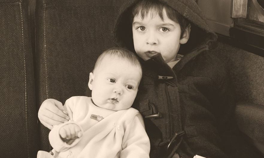 Soñar con un hermano pequeño : 15 significado y simbolismo