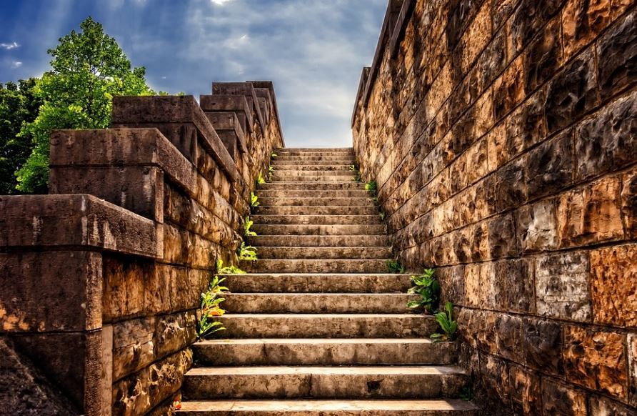 Soñar con subir escaleras : 10 significado y simbolismo