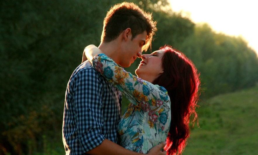 Soñar con besar a un desconocido : 16 significado y simbolismo