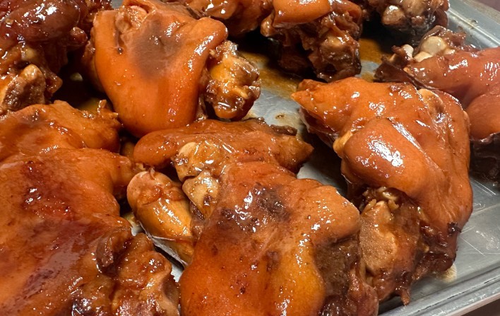 Soñar con comer manitas de cerdo : 7 significado y simbolismo