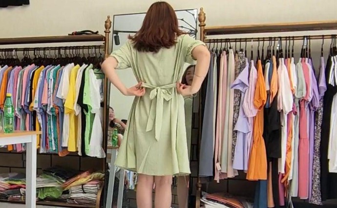 Soñar con comprar ropa : 25 significado y simbolismo