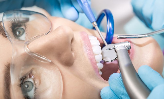 Soñar con recibir tratamiento dental : 18 significado y simbolismo
