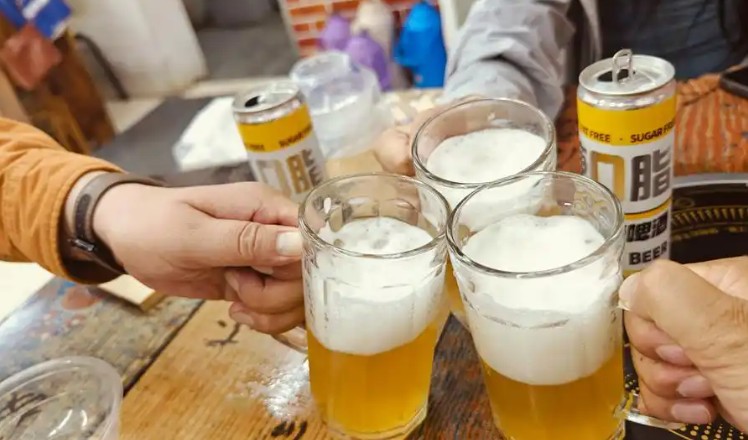 Soñar con beber cerveza : 18 significado y simbolismo