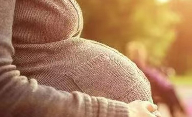 Soñar con el embarazo de un familiar: 18 significados y simbolismos