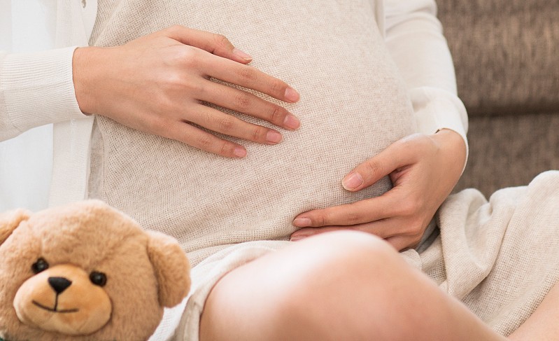 Soñar con el embarazo de tu hermano: 18 significados y simbolismos