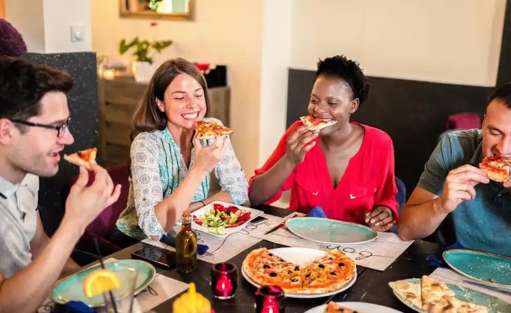 Soñar con comer con un ex: 20 significados y simbolismos