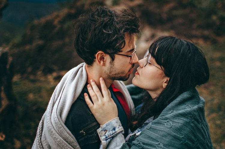 Soñar con reencontrarse con un ex: 22 significados y simbolismos