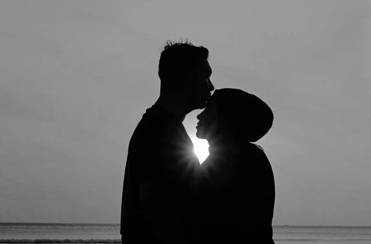 Soñar con besar a tu ex: 20 significados y simbolismos