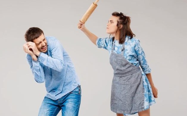 Soñar con golpear a tu esposo: 20 significados y simbolismos