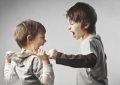 Soñar con golpear a tu hermano: 8 significados y simbolismos