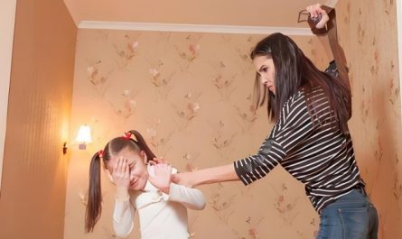 Soñar con golpear a los padres: 7 significados y simbolismos