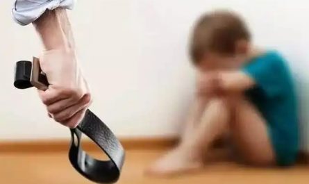 Soñar con darle una nalgada a un bebé: 7 significados y simbolismos