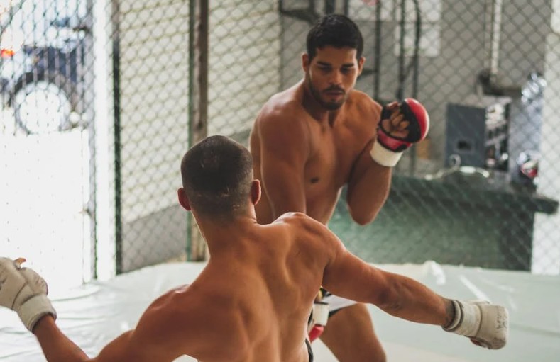 Soñar con que un desconocido te golpea: 8 significados y simbolismos