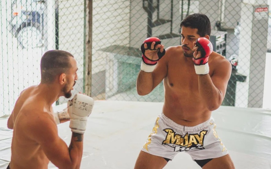 Soñar con ser golpeado por familiares: 17 significados y símbolos