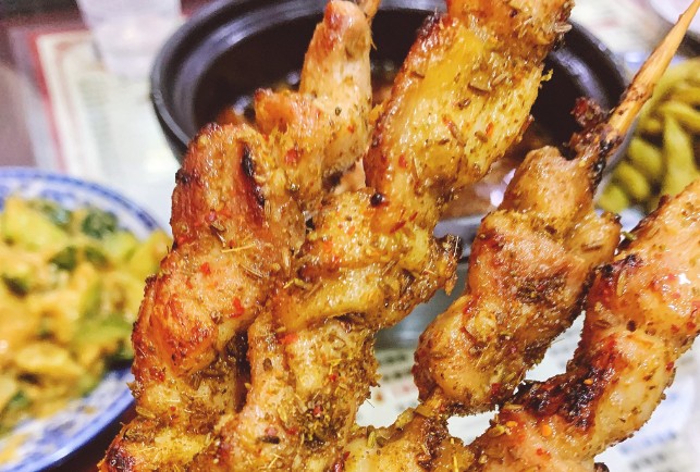 Soñar con brochetas de pollo: 8 significados y simbolismos