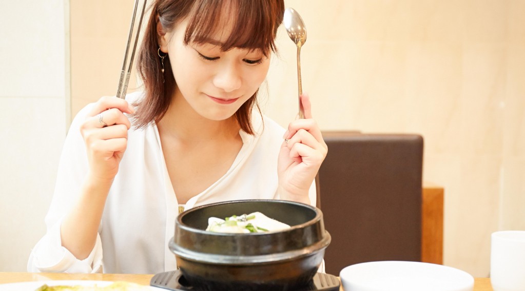 10 Significados de Soñar con Comer Juntos