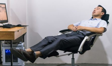 10 Significados de Soñar con Sentarse en una Silla
